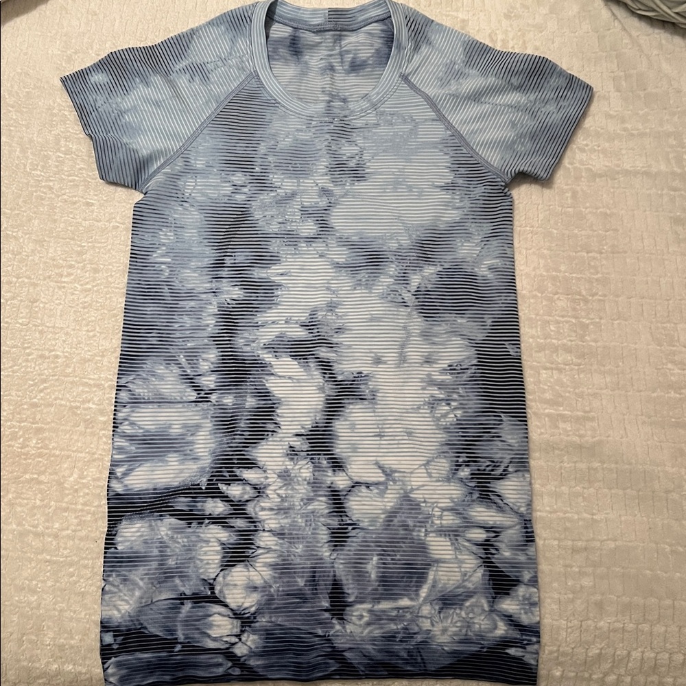 lululemon swiftly tech in blue tie dye 💙🤍